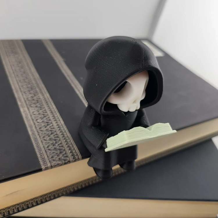 فیگور Grim Reaper Reading Book
